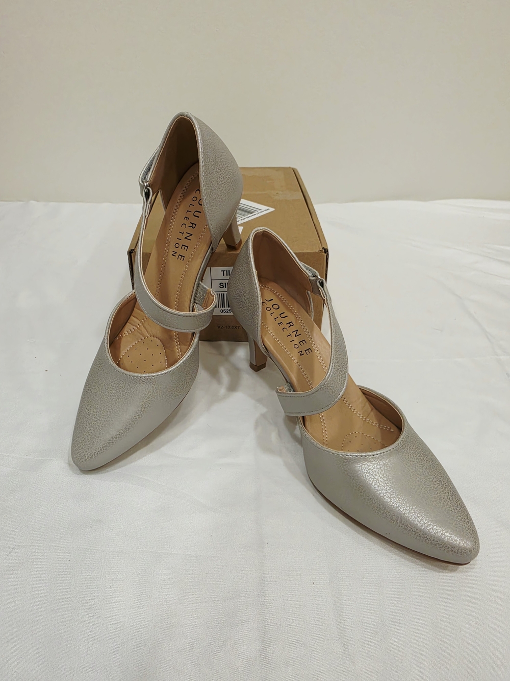 Journee Collection Tillis Silver Pointed Mary Jane Heels